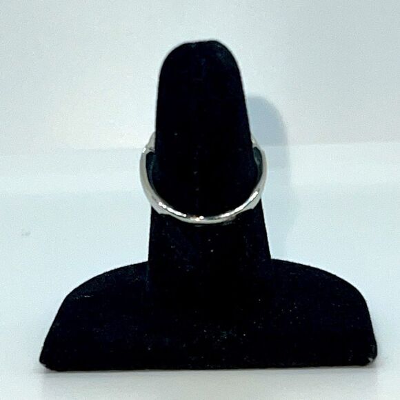 Beautiful Silver Stone Ring - Picture 4 of 7